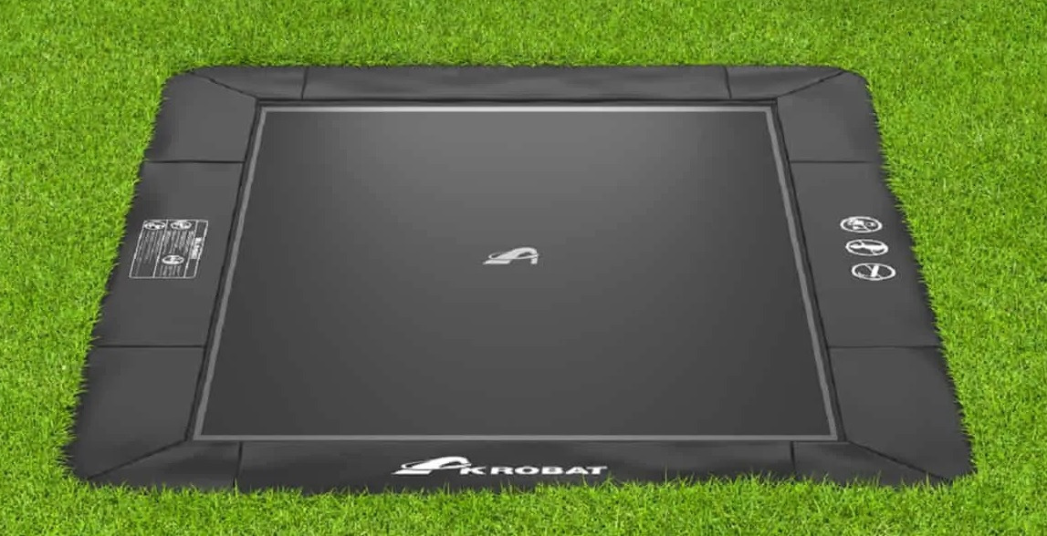 Akrobatik-Trampolin Primus Flach auf den Boden - 335 x 244 cm - Schwarz / Schwarz - Limitierte Auflage